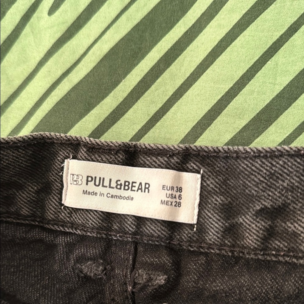 Pull&Bear Black Jean Shorts Distressed High-Waisted - Picture 5 of 6